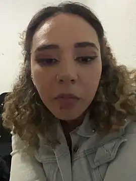 Snapshot of Isabelle_Sara chatting on 02/04/26, 03:23 Isabelle Sara online show from 02/04/26, 03:23