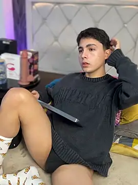 Snapshot of Samu_Hott chatting on 02/19/26, 08:05 Samu Hott online show from 02/19/26, 08:05