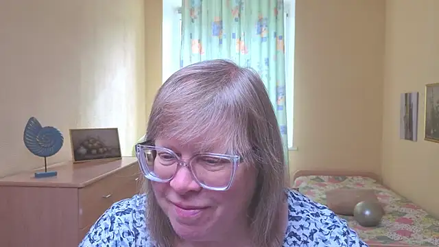 Snapshot of Emma_Eclipsee chatting on 03/03/26, 10:32 Emma Eclipsee online show from 03/03/26, 10:32