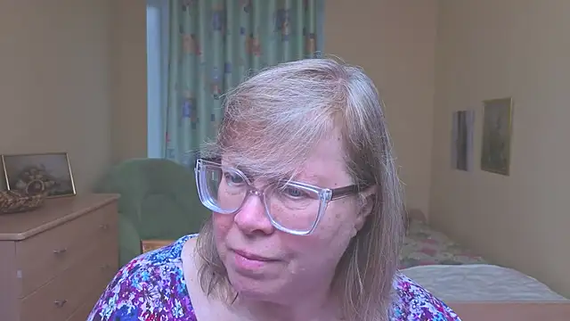 Emma Eclipsee online show from 04/01/26, 10:49