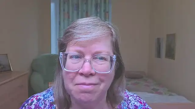 Emma Eclipsee online show from 04/05/26, 12:24
