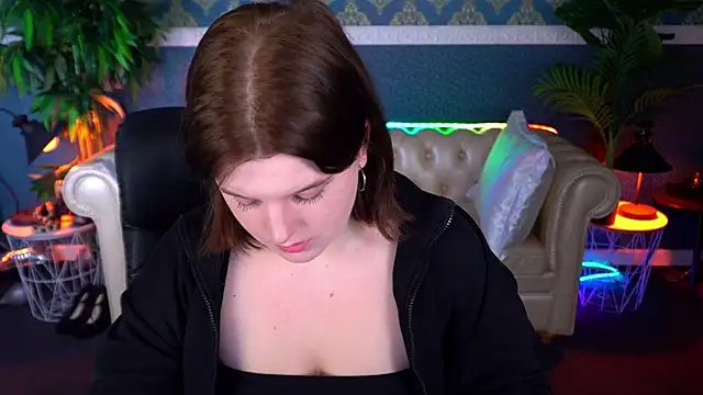 Snapshot of KristiFoxy chatting on 04/18/26, 12:53 KristiFoxy online show from 04/18/26, 12:53