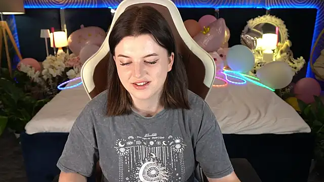 Snapshot of KristiFoxy chatting on 07/19/26, 12:31 KristiFoxy online show from 07/19/26, 12:31