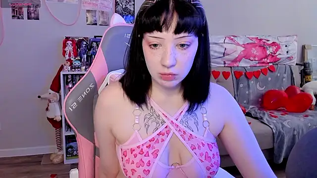 Snapshot of MollysLand chatting on 02/09/26, 08:18 MollysLand online show from 02/09/26, 08:18