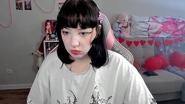 Snapshot of MollysLand chatting on 02/18/26, 07:37 MollysLand online show from 02/18/26, 07:37