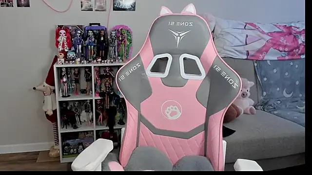 MollysLand online show from 03/26/26, 09:04