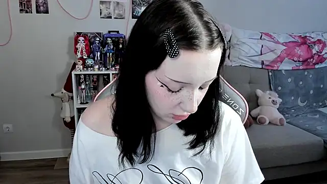 MollysLand online show from 03/30/26, 07:53