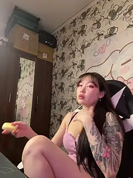 Snapshot of YukiiTYAN chatting on 02/14/26, 02:25 YukiiTYAN online show from 02/14/26, 02:25