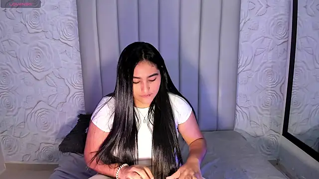 Lya dubois  online show from 03/05/26, 09:44