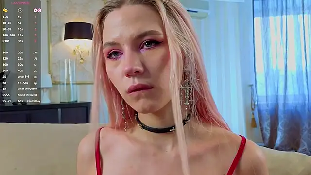 Snapshot of SimonaKaroly chatting on 02/23/26, 08:12 SimonaKaroly online show from 02/23/26, 08:12