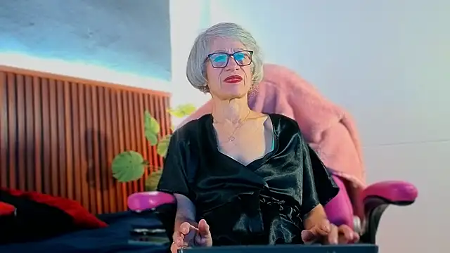 Snapshot of miss_monserrate01 chatting on 02/04/26, 12:55 miss monserrate01 online show from 02/04/26, 12:55