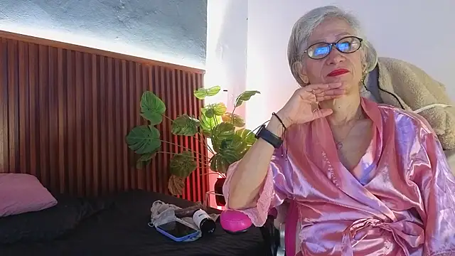 Snapshot of miss_monserrate01 chatting on 02/11/26, 01:05 miss monserrate01 online show from 02/11/26, 01:05