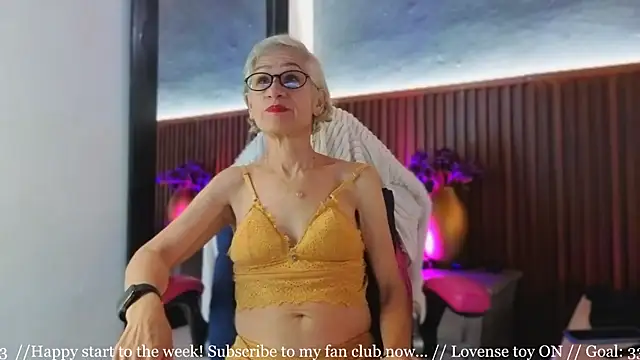 Snapshot of miss_monserrate01 chatting on 02/20/26, 01:11 miss monserrate01 online show from 02/20/26, 01:11