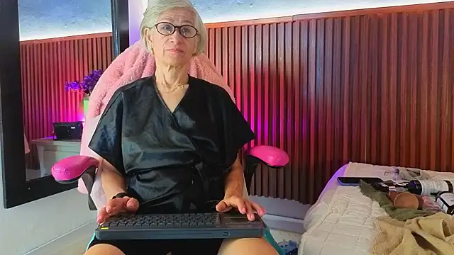 Snapshot of miss_monserrate01 chatting on 02/23/26, 01:52 miss monserrate01 online show from 02/23/26, 01:52