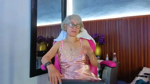 Snapshot of miss_monserrate01 chatting on 03/04/26, 01:17 miss monserrate01 online show from 03/04/26, 01:17