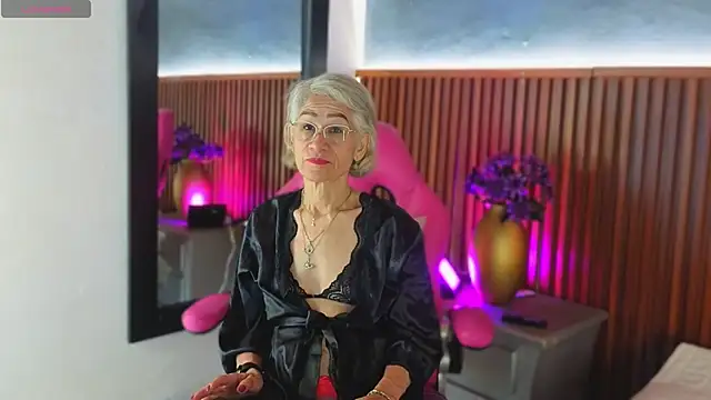 Snapshot of miss_monserrate01 chatting on 05/05/26, 01:30 miss monserrate01 online show from 05/05/26, 01:30