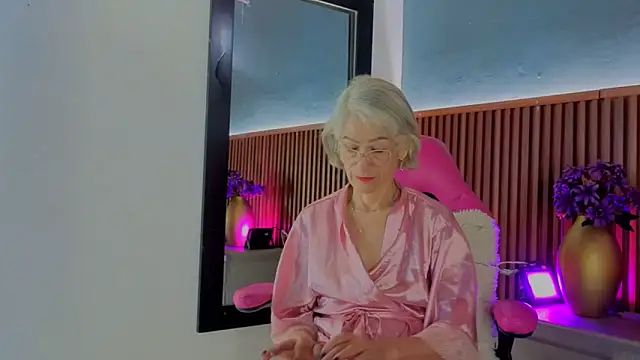 Snapshot of miss_monserrate01 chatting on 06/01/26, 01:24 miss monserrate01 online show from 06/01/26, 01:24