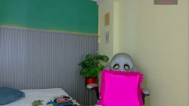 Snapshot of miss_monserrate01 chatting on 06/23/26, 02:04 miss monserrate01 online show from 06/23/26, 02:04
