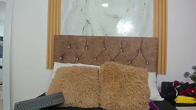 Snapshot of Candyfox2606 chatting on 02/19/26, 02:46 Candyfox2606 online show from 02/19/26, 02:46