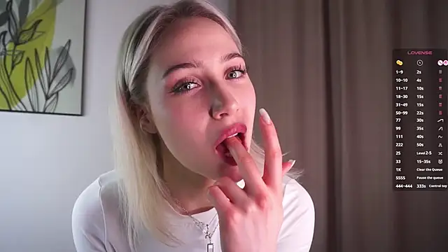 Snapshot of Nianelo chatting on 02/14/26, 01:08 Nianelo online show from 02/14/26, 01:08