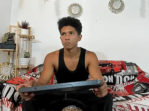 Yoel hot2004 online show from 02/13/26, 07:32