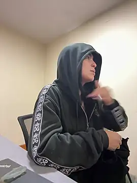 Sara Fernandez  online show from 04/17/26, 01:58