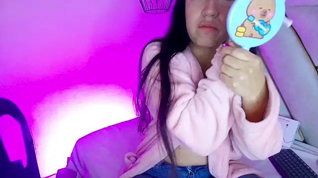 Dahiana Dmour  online show from 02/17/26, 12:23