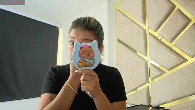 Snapshot of Dahiana_Dmour_ chatting on 04/23/26, 12:40 Dahiana Dmour online show from 04/23/26, 12:40