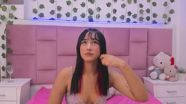 Snapshot of LeslieCute69 chatting on 03/02/26, 07:32 LeslieCute69 online show from 03/02/26, 07:32