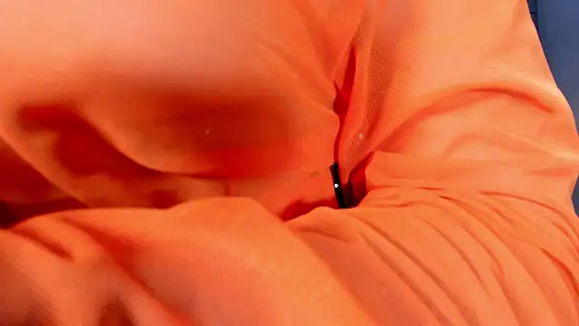 MiaWolton online show from 04/10/26, 07:18