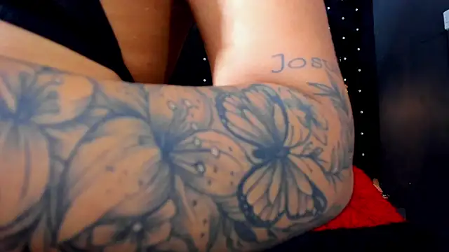 MiaWolton online show from 04/17/26, 07:17