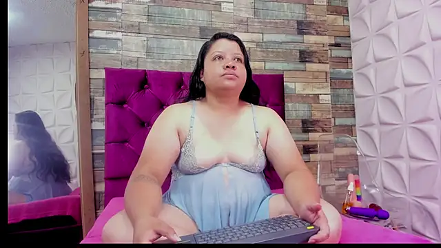 Snapshot of Carolina-Lenon chatting on 02/06/26, 06:44 Carolina-Lenon online show from 02/06/26, 06:44