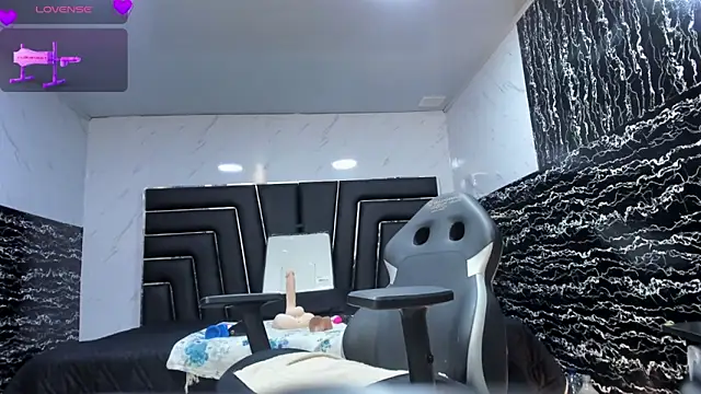 Ladyy Scarlett online show from 04/18/26, 02:48