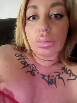 MiaMooly online show from 04/12/26, 05:18