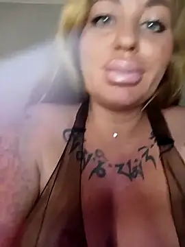 MiaMooly online show from 04/15/26, 06:15