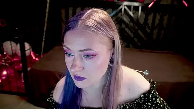 Snapshot of DramaQuenns chatting on 02/17/26, 06:54 DramaQuenns online show from 02/17/26, 06:54