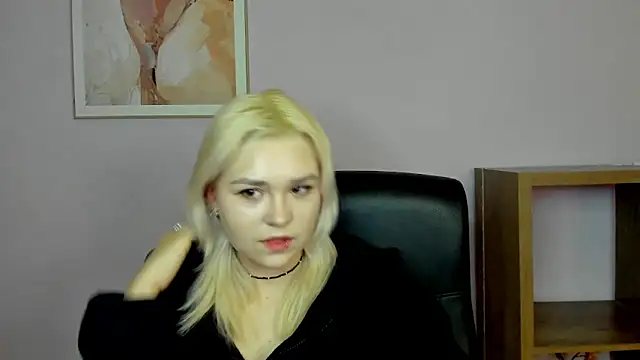 Snapshot of SweetLilyxo chatting on 02/11/26, 02:44 SweetLilyxo online show from 02/11/26, 02:44