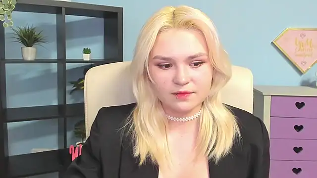 Snapshot of SweetLilyxo chatting on 02/14/26, 02:47 SweetLilyxo online show from 02/14/26, 02:47