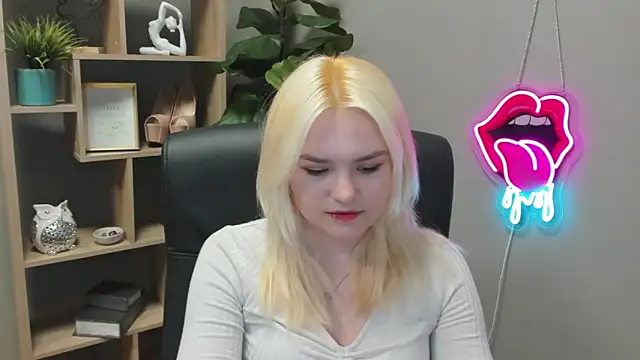 SweetLilyxo online show from 03/19/26, 07:34