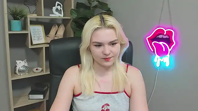 SweetLilyxo online show from 04/11/26, 06:29