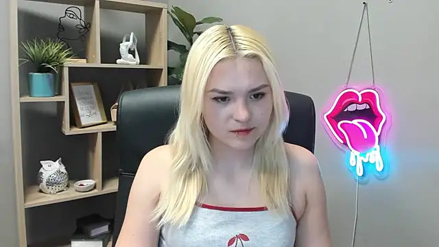 SweetLilyxo online show from 05/11/26, 06:52