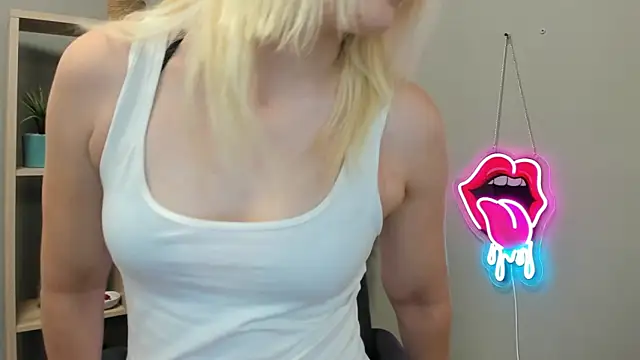SweetLilyxo online show from 06/04/26, 06:41