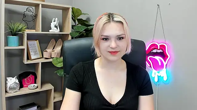 SweetLilyxo online show from 07/13/26, 06:49
