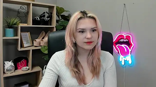 SweetLilyxo online show from 07/14/26, 06:40