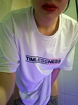 Snapshot of Artt_Juli chatting on 02/13/26, 04:47 Artt Juli online show from 02/13/26, 04:47