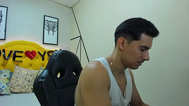 Snapshot of Mike_Conors chatting on 02/13/26, 01:56 Mike Conors online show from 02/13/26, 01:56