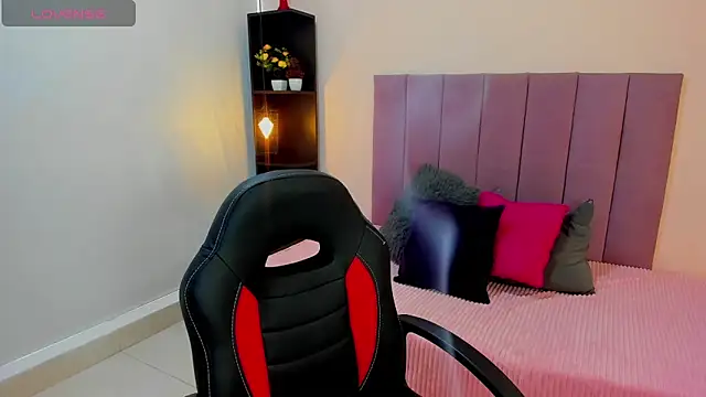 Raven love online show from 04/10/26, 08:57