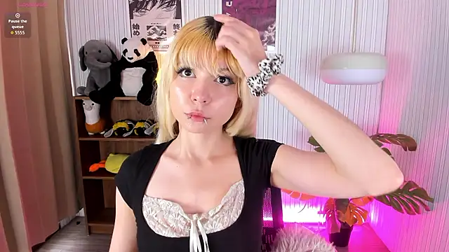 Snapshot of Laukyubey1 chatting on 02/11/26, 08:03 Laukyubey1 online show from 02/11/26, 08:03