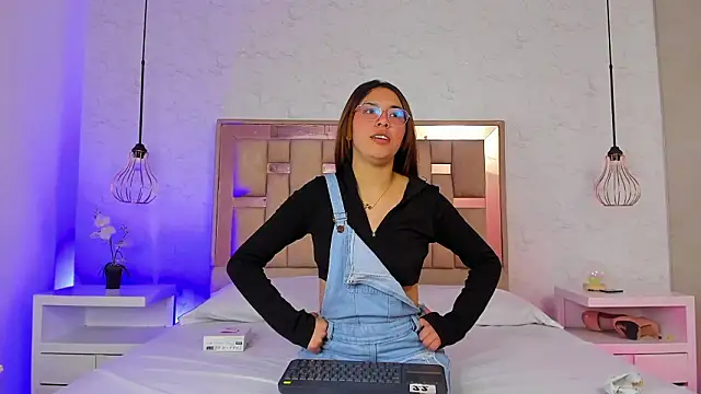 Snapshot of ChloeSteele chatting on 02/10/26, 04:05 ChloeSteele online show from 02/10/26, 04:05