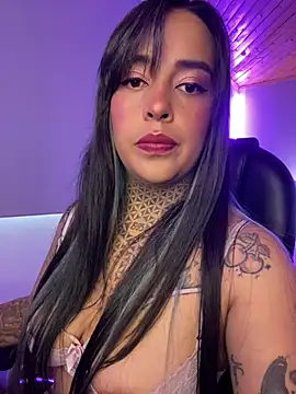 Snapshot of Annie_Alicee chatting on 02/12/26, 02:01 Annie Alicee online show from 02/12/26, 02:01